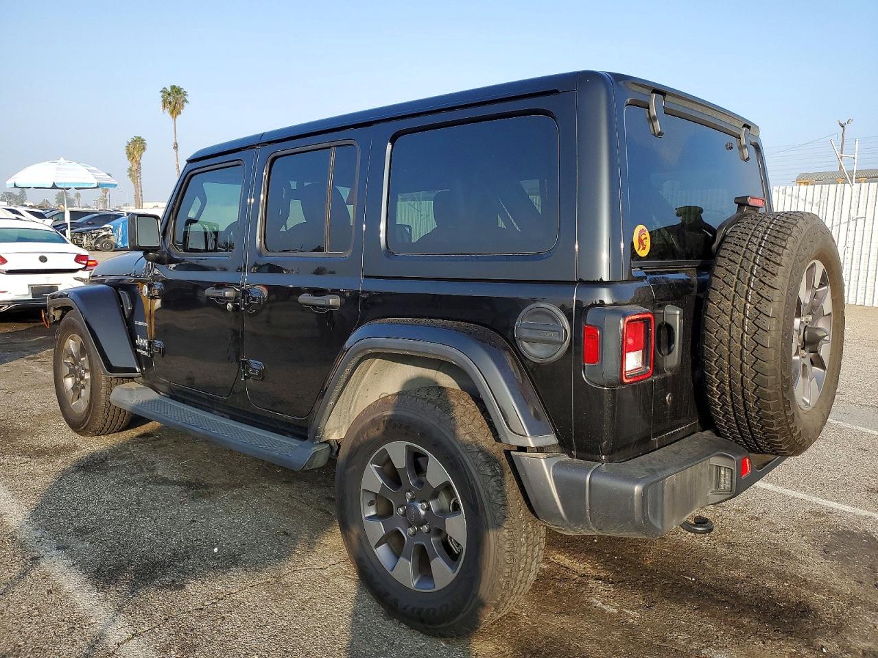 2018 JEEP WRANGLER UNLIMITED SAHARA photo 2