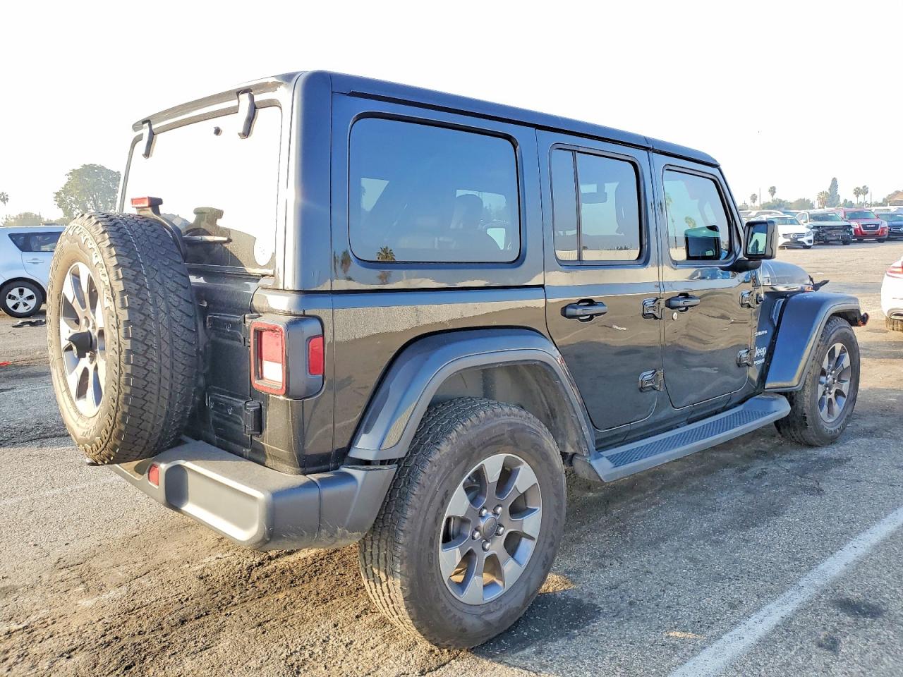 2018 JEEP WRANGLER UNLIMITED SAHARA photo 3