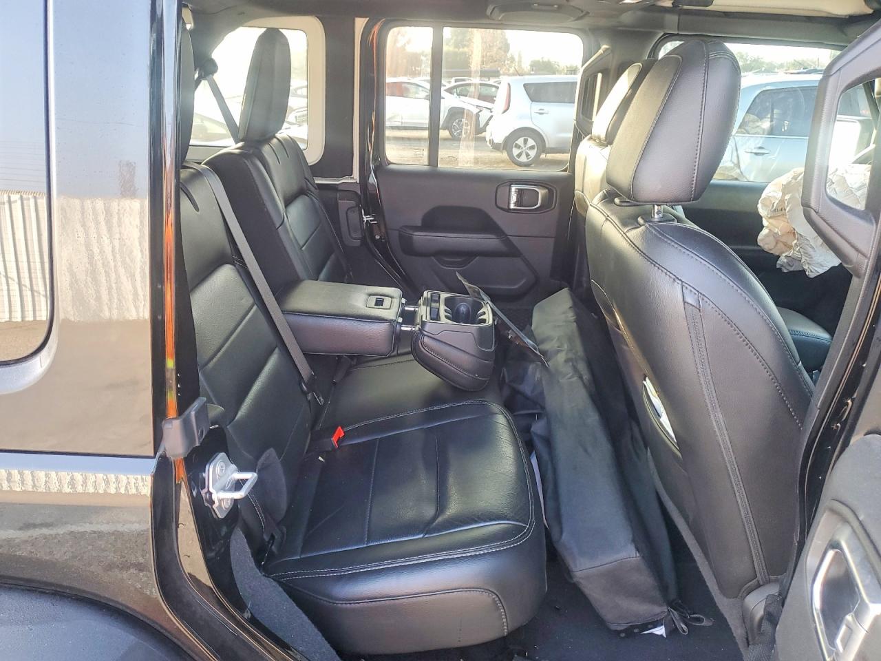 2018 JEEP WRANGLER UNLIMITED SAHARA photo 11