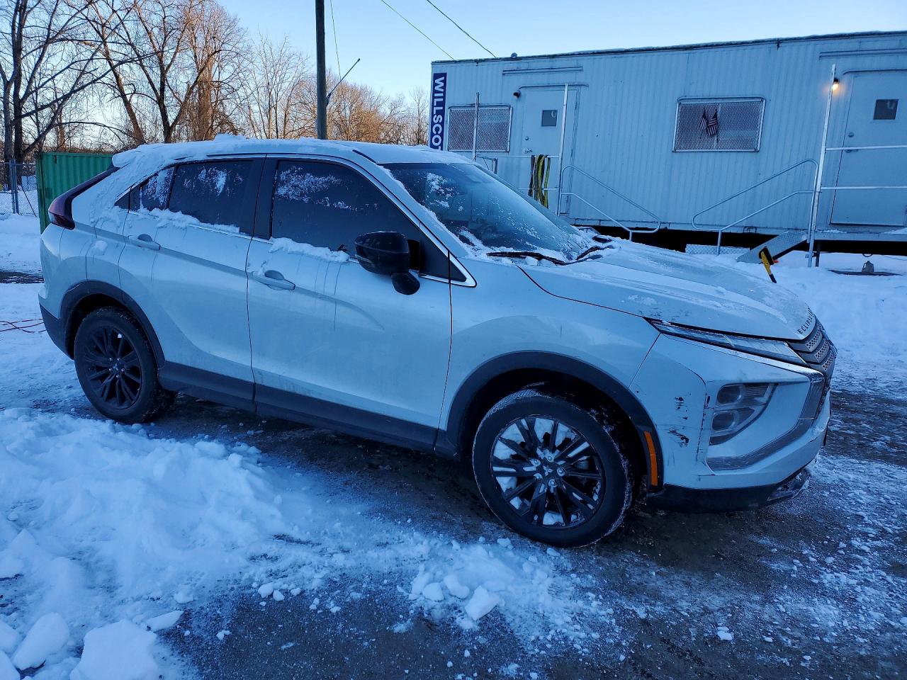 2023 MITSUBISHI ECLIPSE CROSS LE photo 4