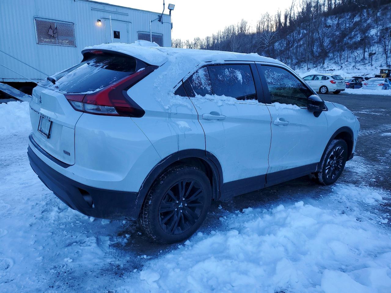 2023 MITSUBISHI ECLIPSE CROSS LE photo 3