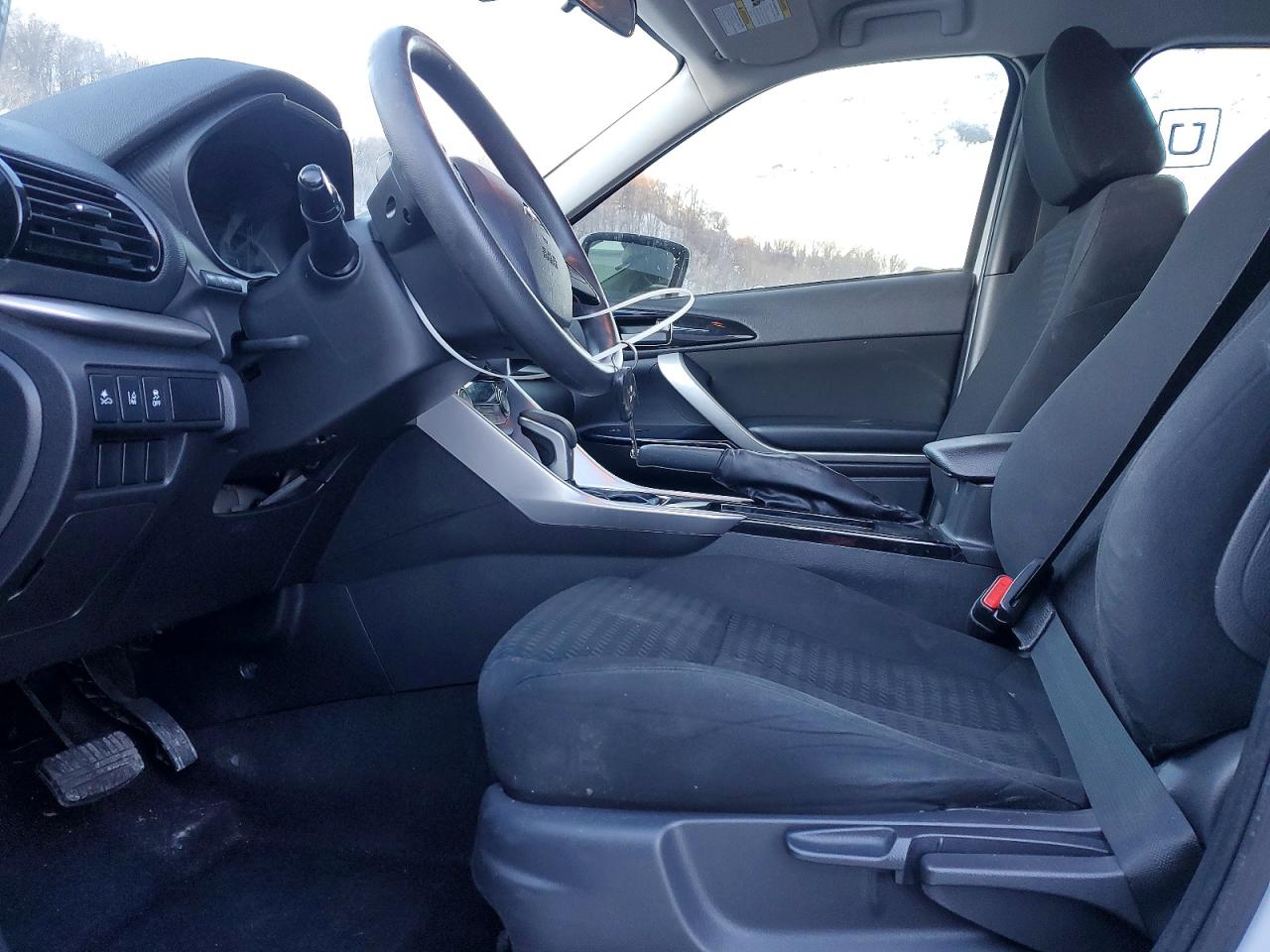 2023 MITSUBISHI ECLIPSE CROSS LE photo 7