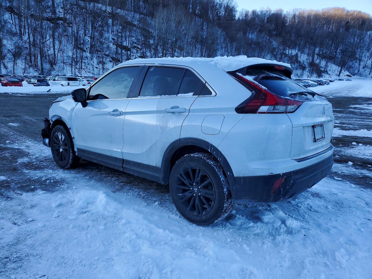 2023 MITSUBISHI ECLIPSE CROSS LE photo 2