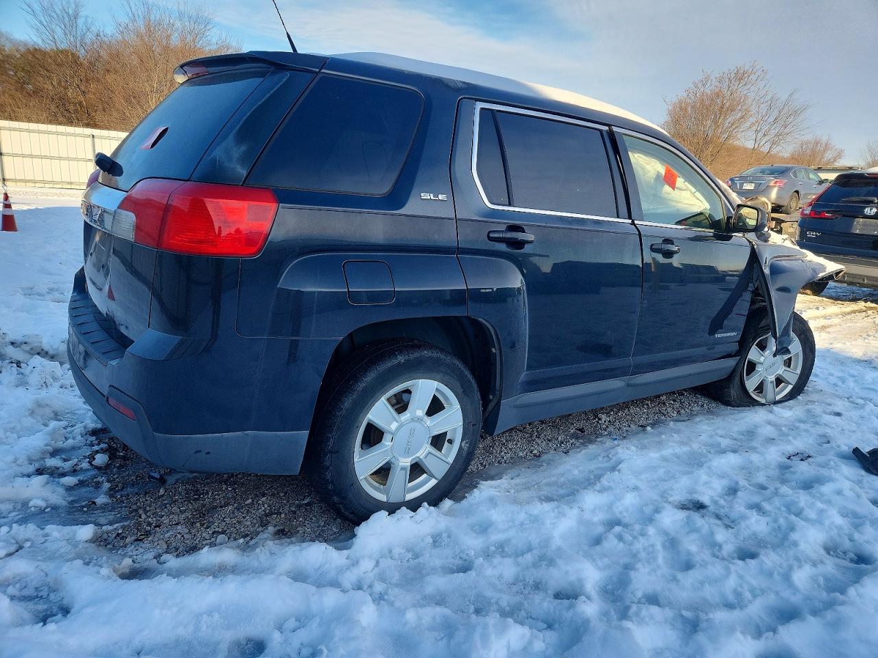 2011 GMC TERRAIN SLE photo 3