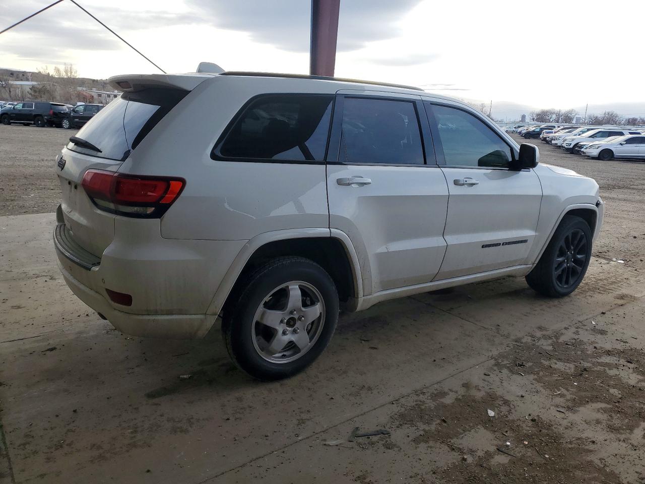 2018 JEEP GRAND CHEROKEE LAREDO photo 5