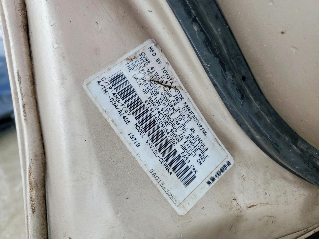 1995 TOYOTA CAMRY LE photo 12