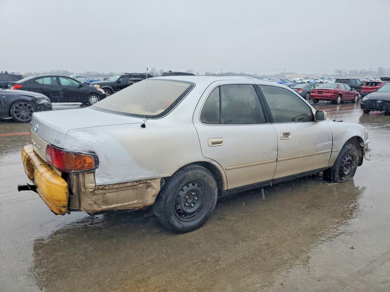 1995 TOYOTA CAMRY LE photo 3