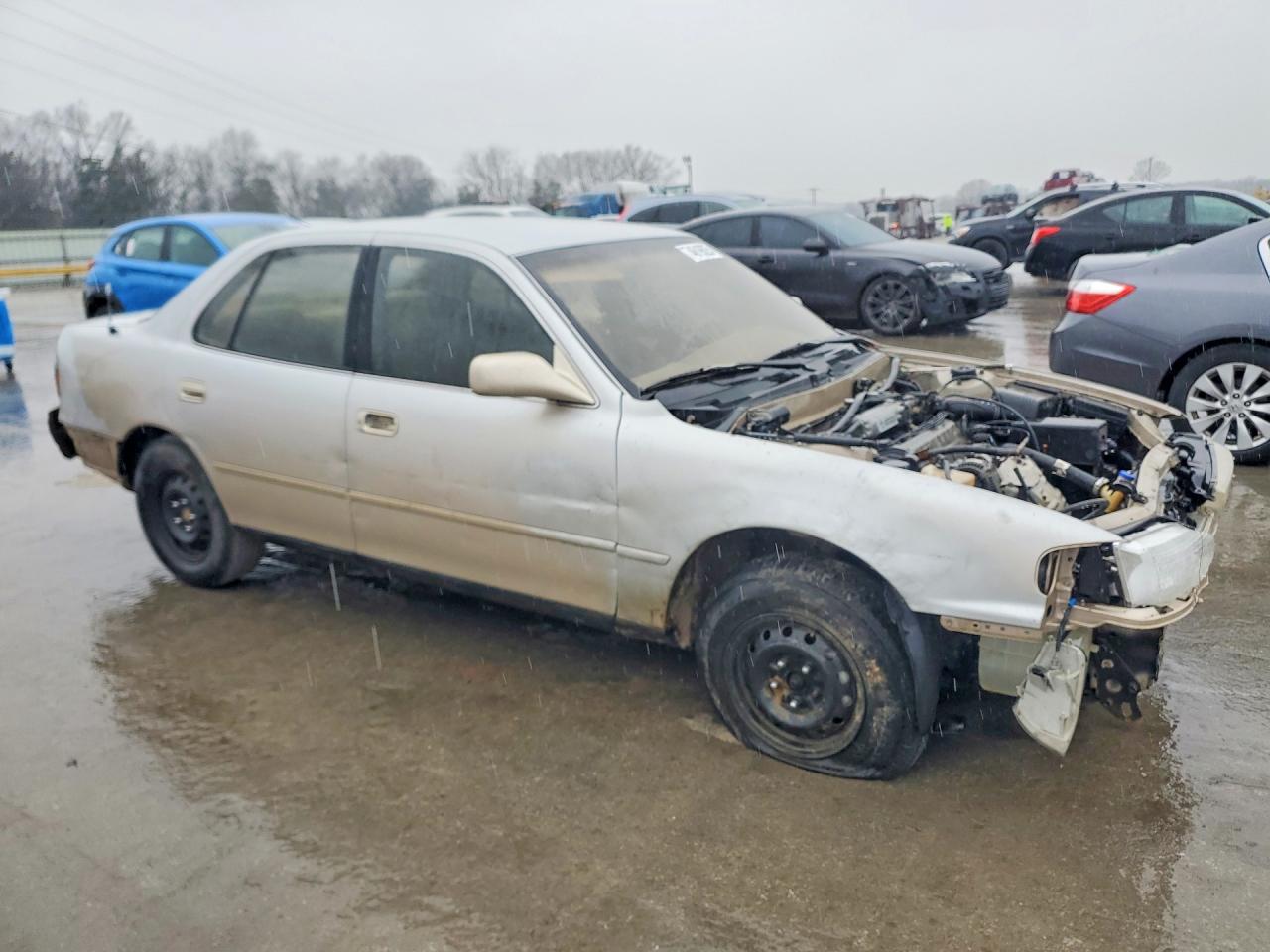 1995 TOYOTA CAMRY LE photo 4