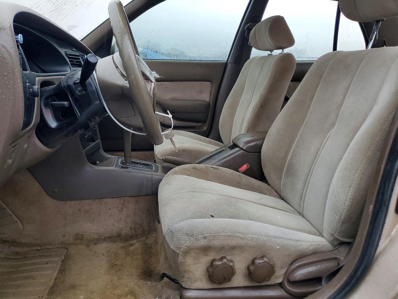 1995 TOYOTA CAMRY LE photo 7