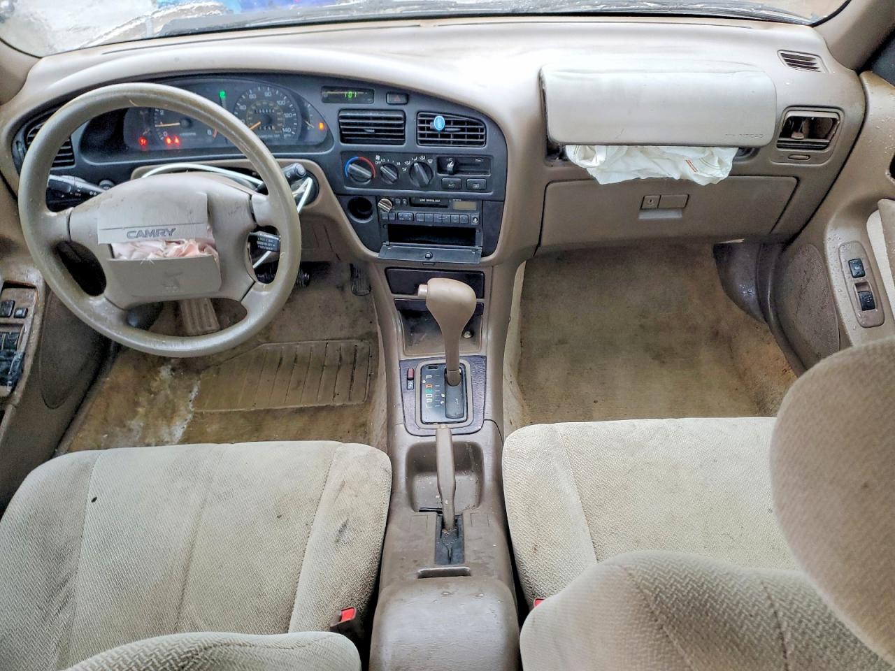 1995 TOYOTA CAMRY LE photo 8
