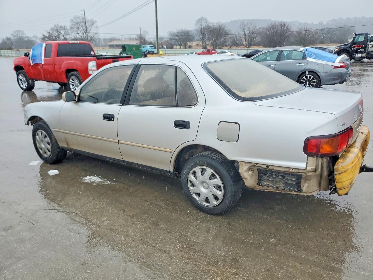 1995 TOYOTA CAMRY LE photo 2