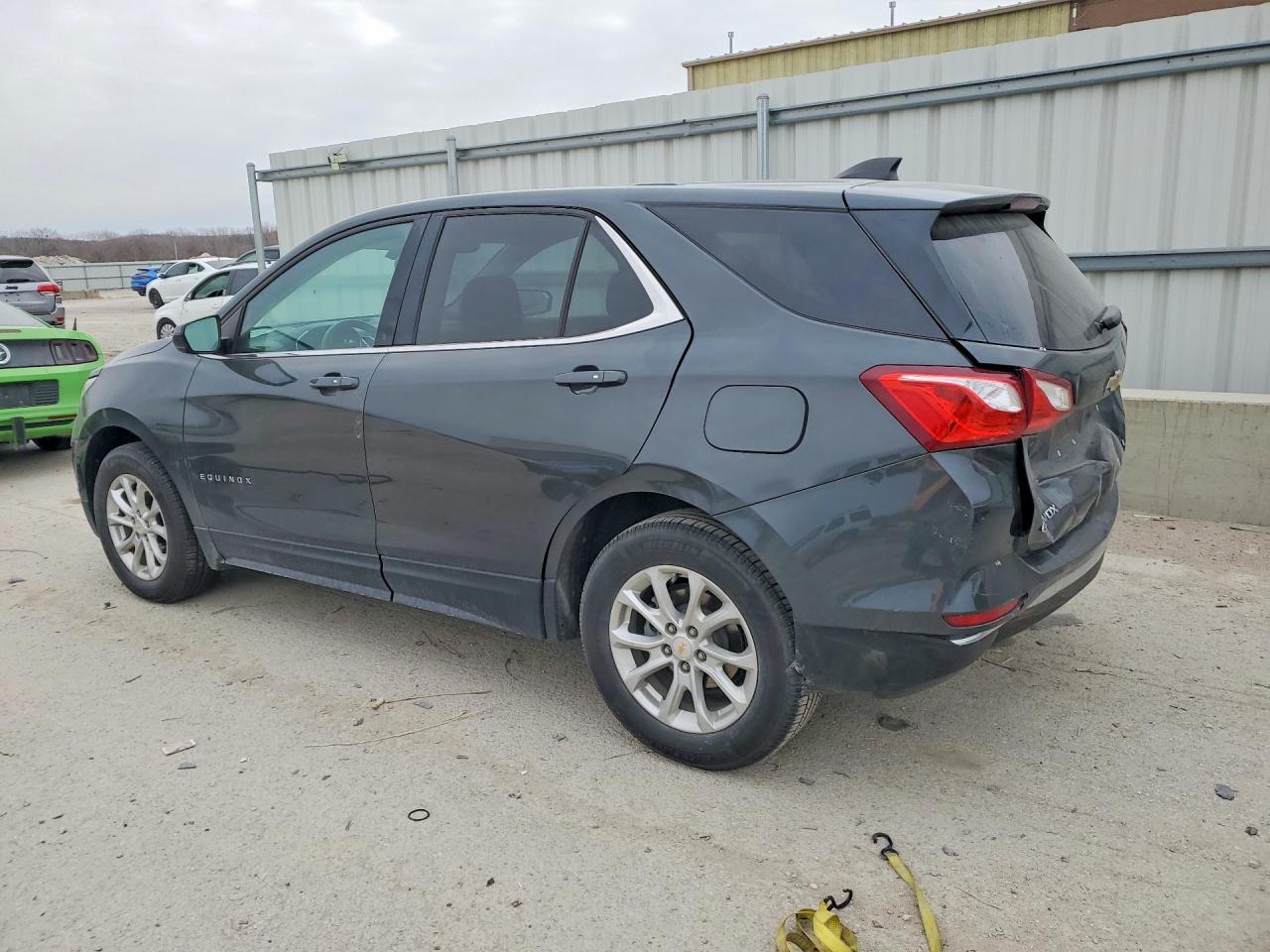 2018 CHEVROLET EQUINOX LT photo 2