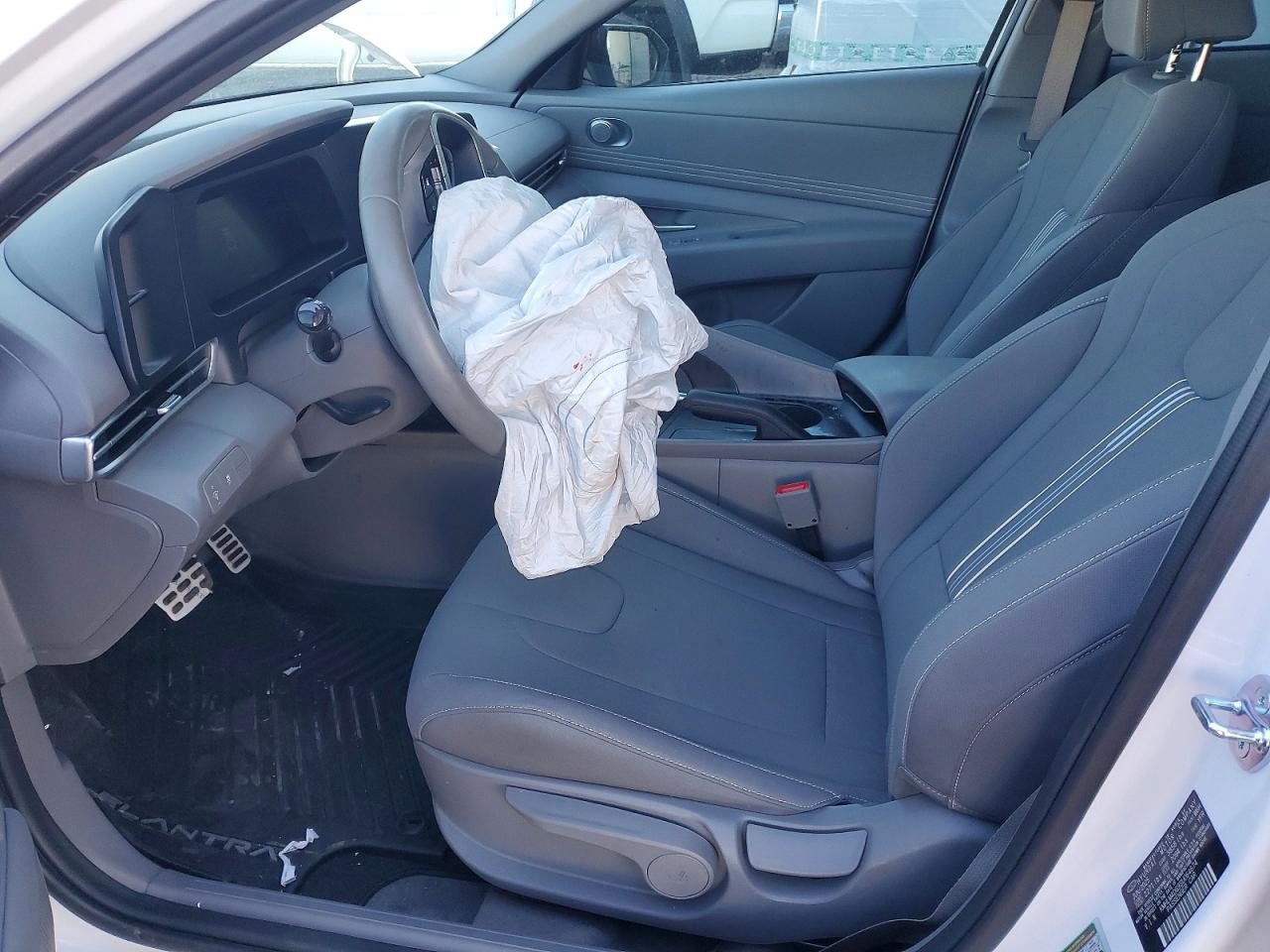 2025 HYUNDAI ELANTRA SEL SPORT photo 7