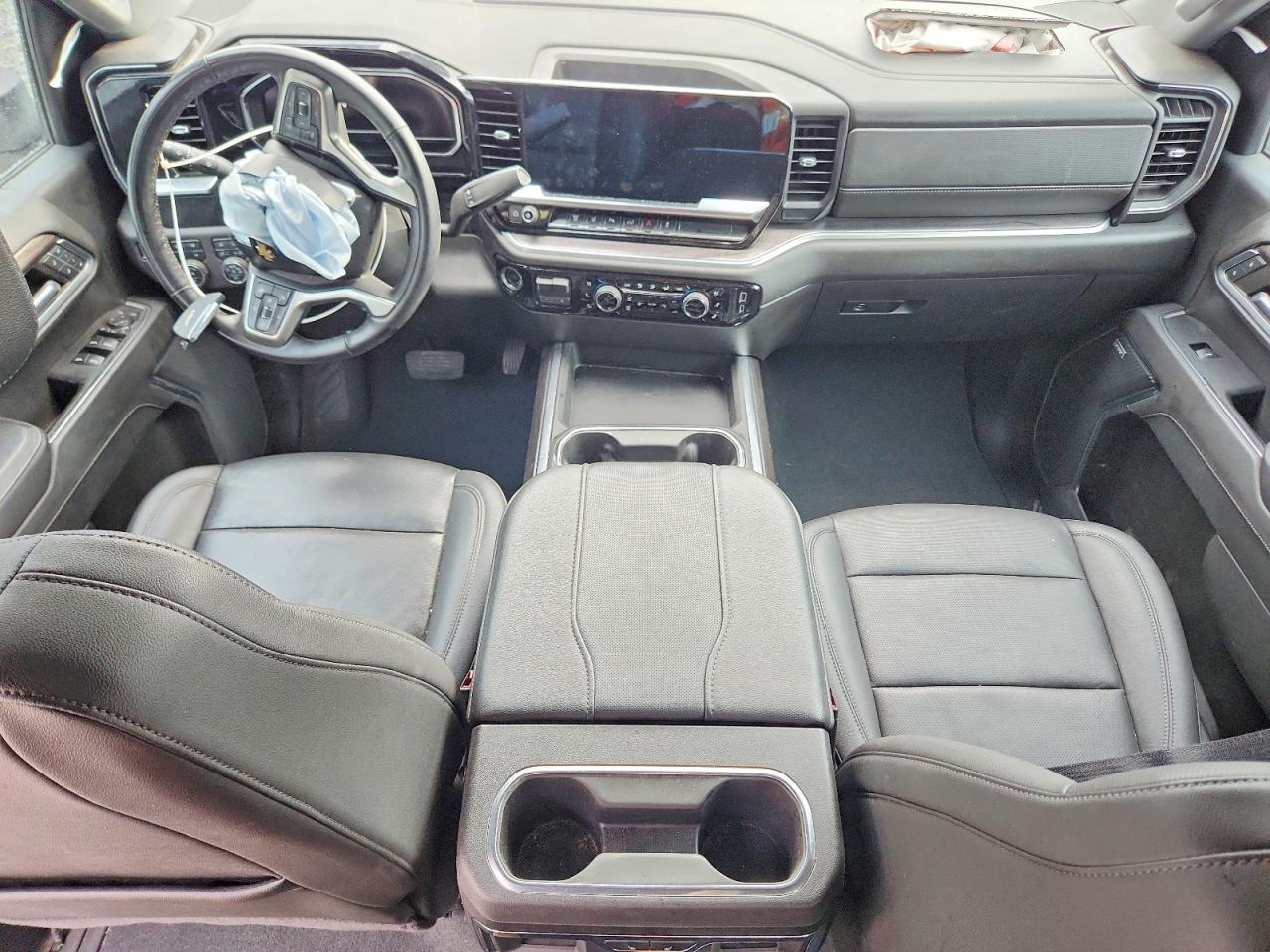 2024 CHEVROLET SILVERADO K3500 LTZ photo 8
