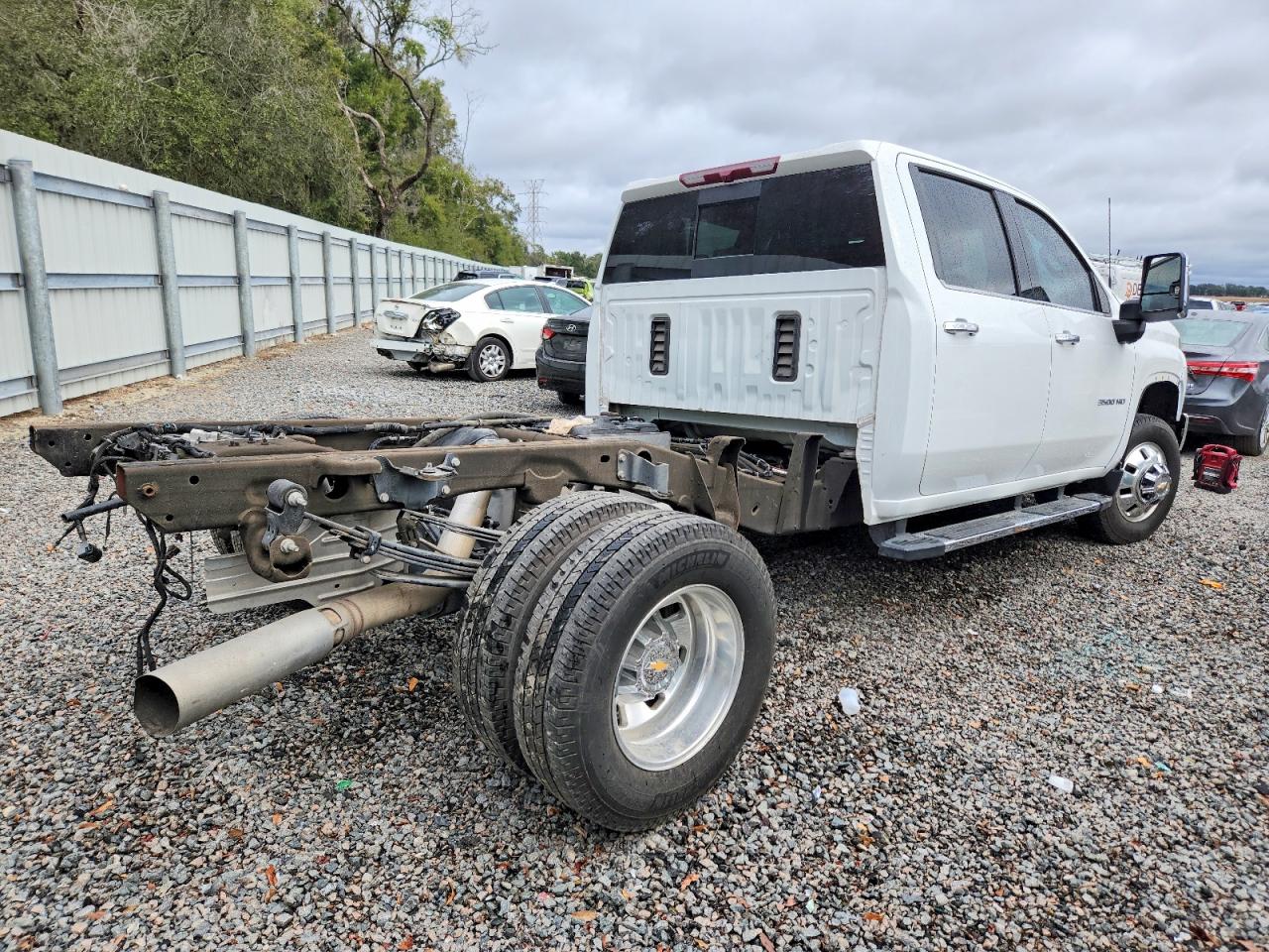 2024 CHEVROLET SILVERADO K3500 LTZ photo 3