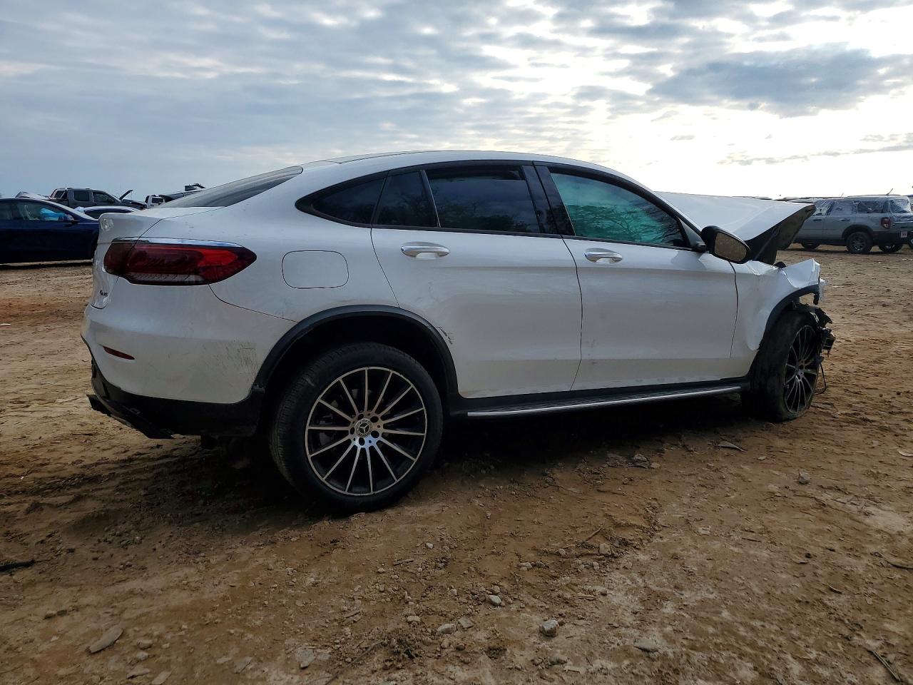 2020 MERCEDES-BENZ GLC COUPE 300 4MATIC photo 3
