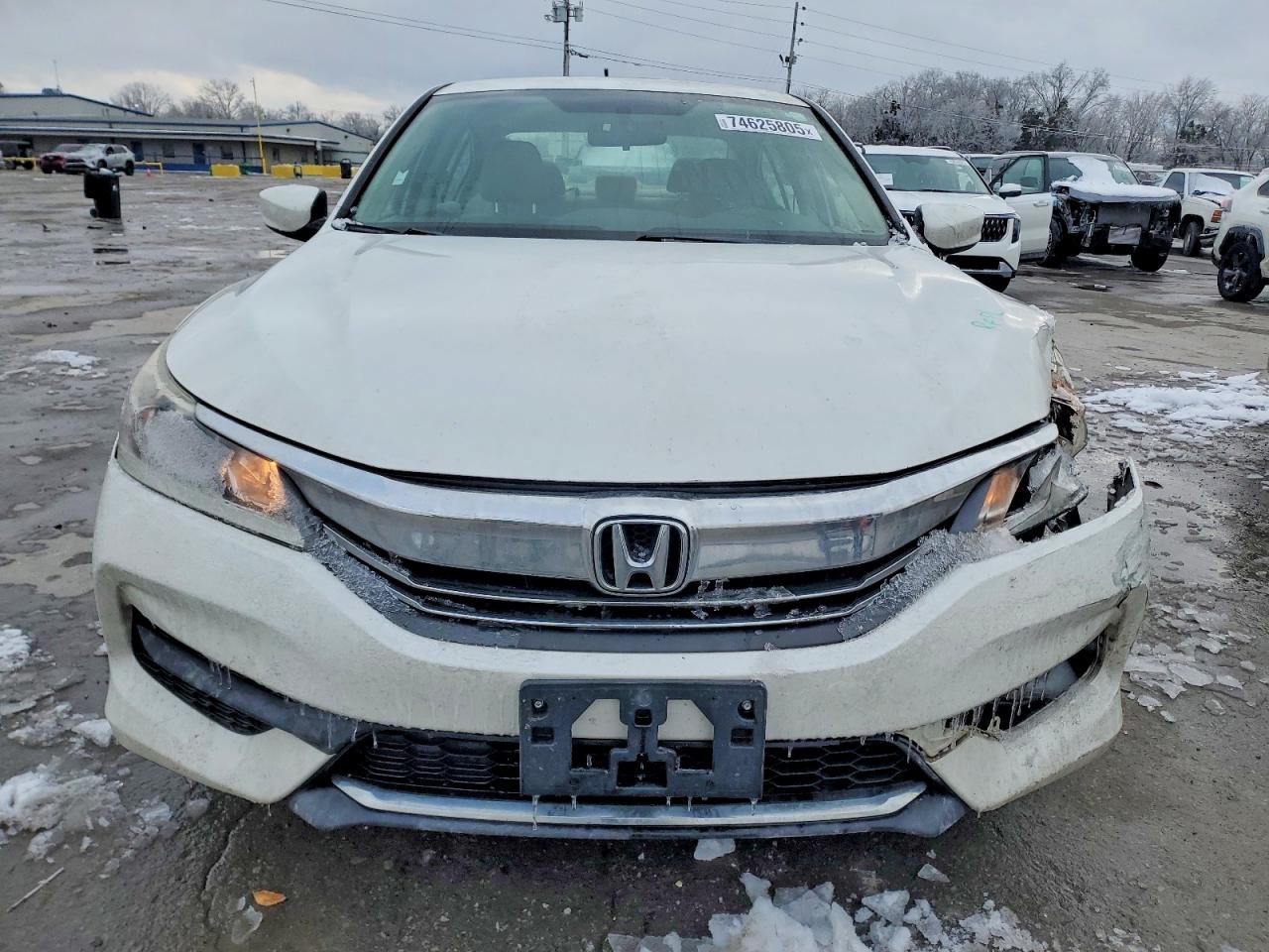 2017 HONDA ACCORD LX photo 5