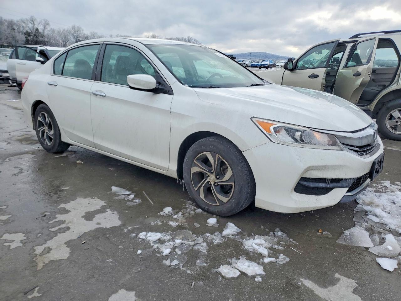 2017 HONDA ACCORD LX photo 4