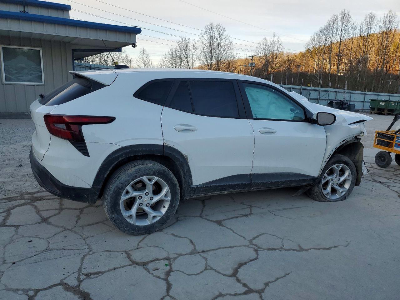 2025 CHEVROLET TRAX LS photo 5