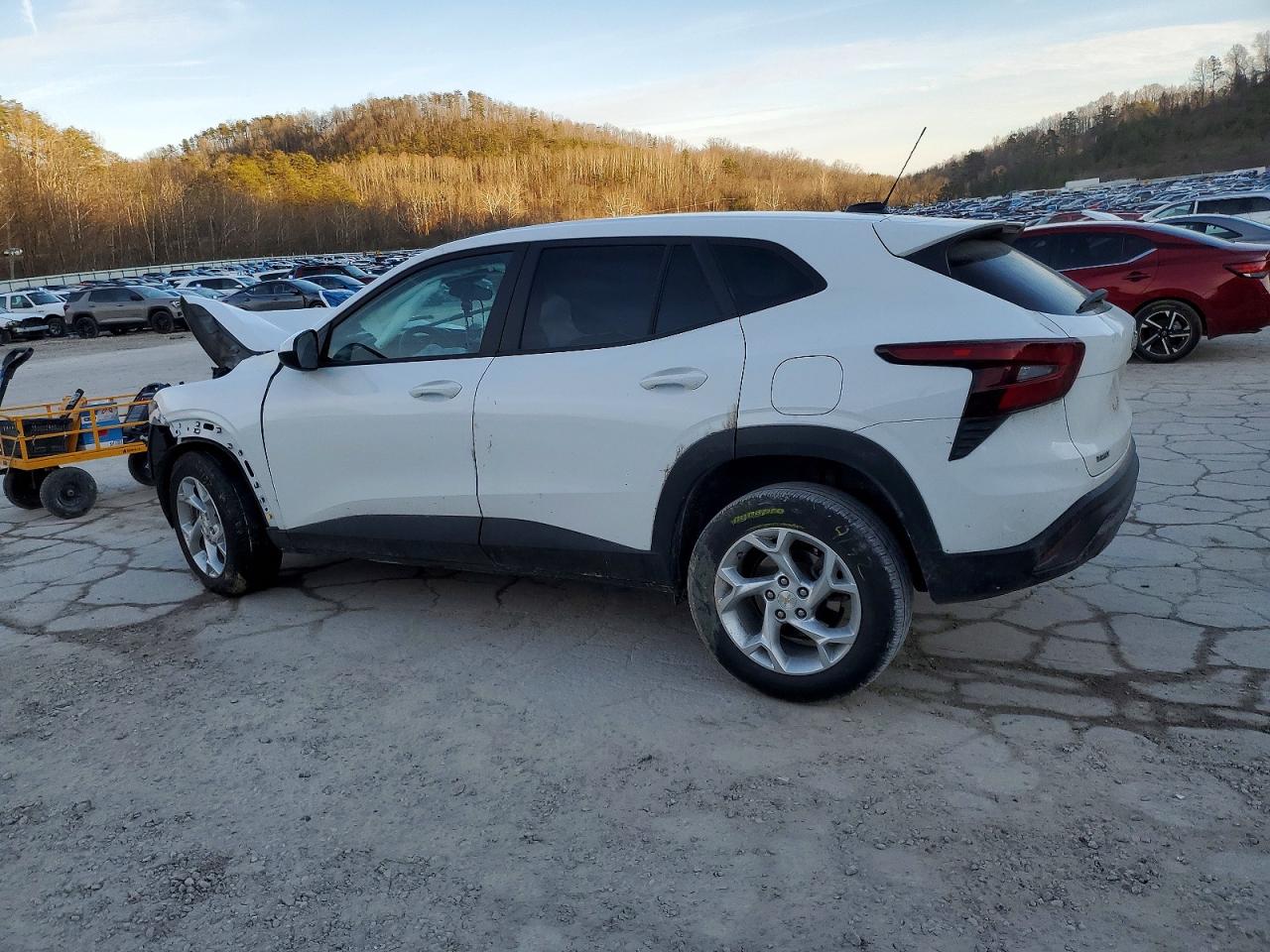 2025 CHEVROLET TRAX LS photo 3