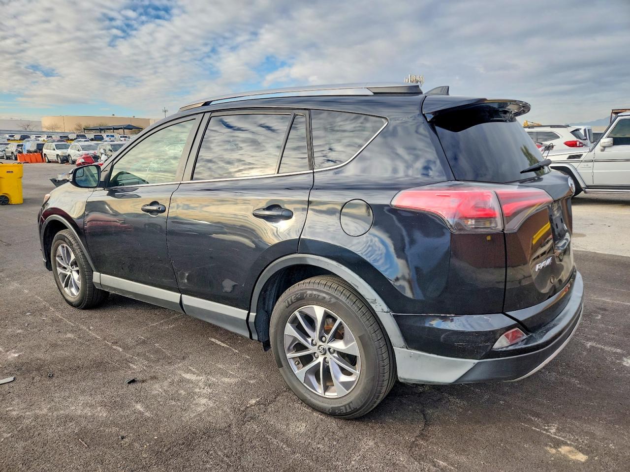 2018 TOYOTA RAV4 HV LE photo 2