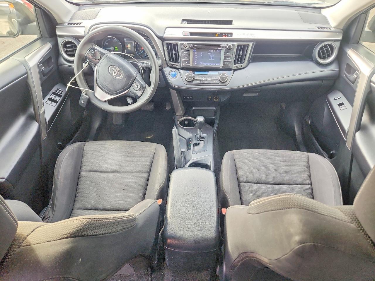 2018 TOYOTA RAV4 HV LE photo 8