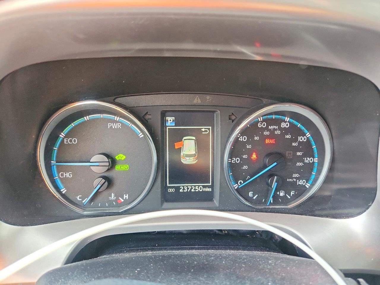 2018 TOYOTA RAV4 HV LE photo 9