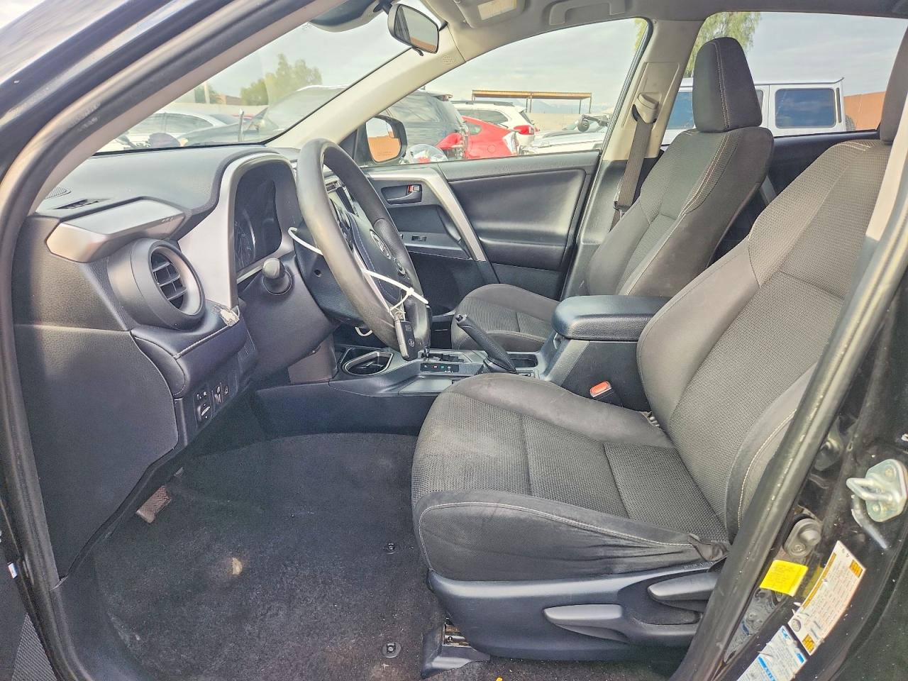 2018 TOYOTA RAV4 HV LE photo 7