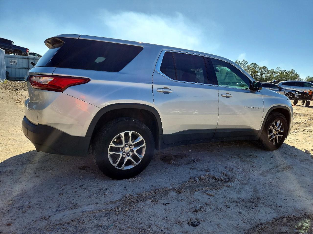 2019 CHEVROLET TRAVERSE LS photo 5