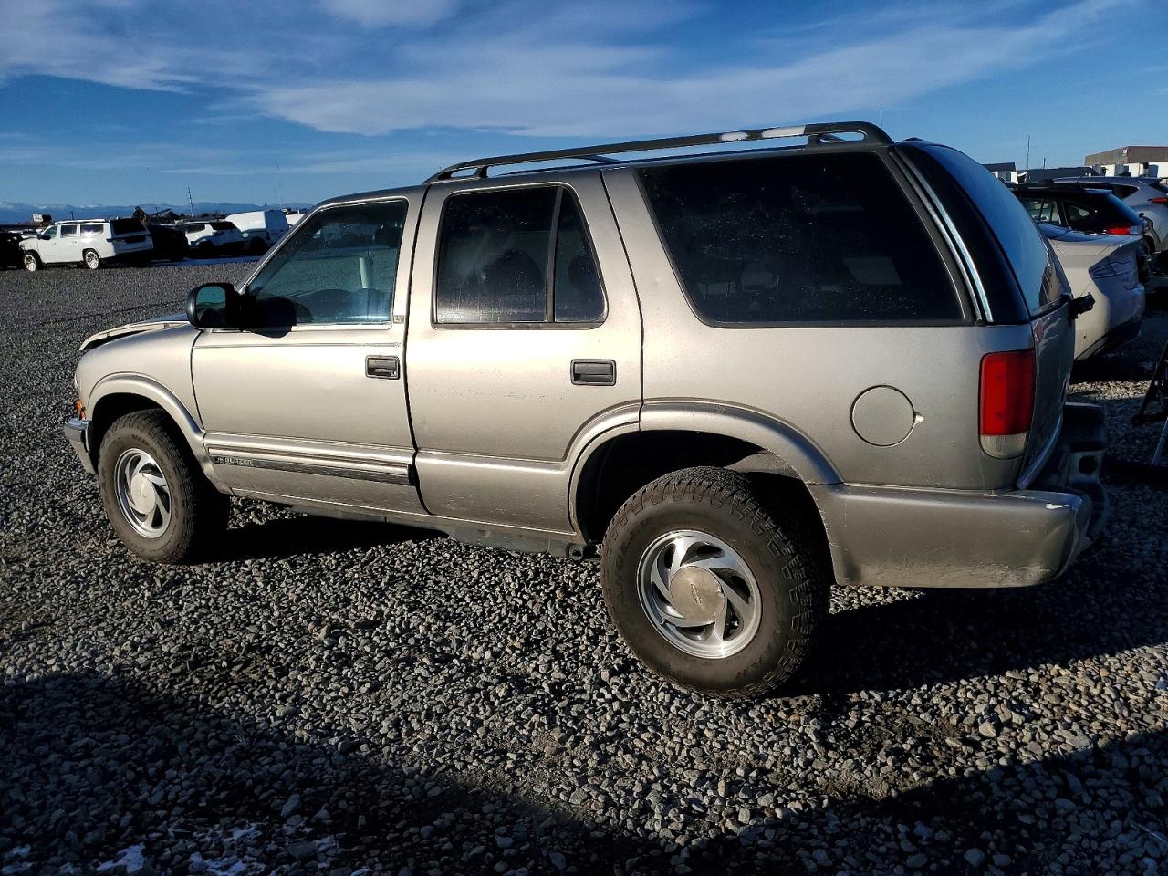 2000 CHEVROLET BLAZER photo 2