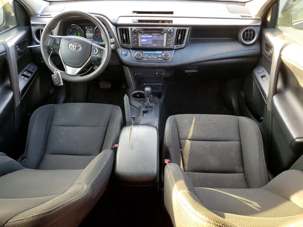 2018 TOYOTA RAV4 HV LE photo 8