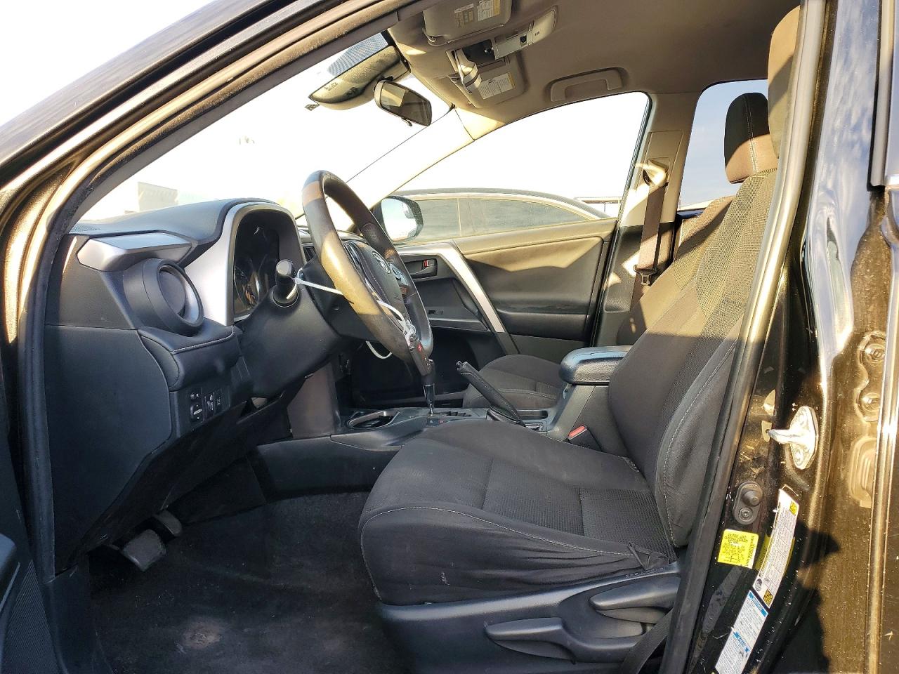 2018 TOYOTA RAV4 HV LE photo 7