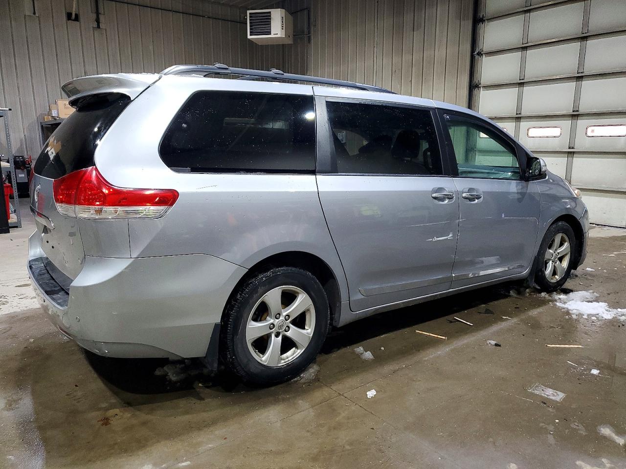 2014 TOYOTA SIENNA LIMITED 7-PASSENGER photo 5