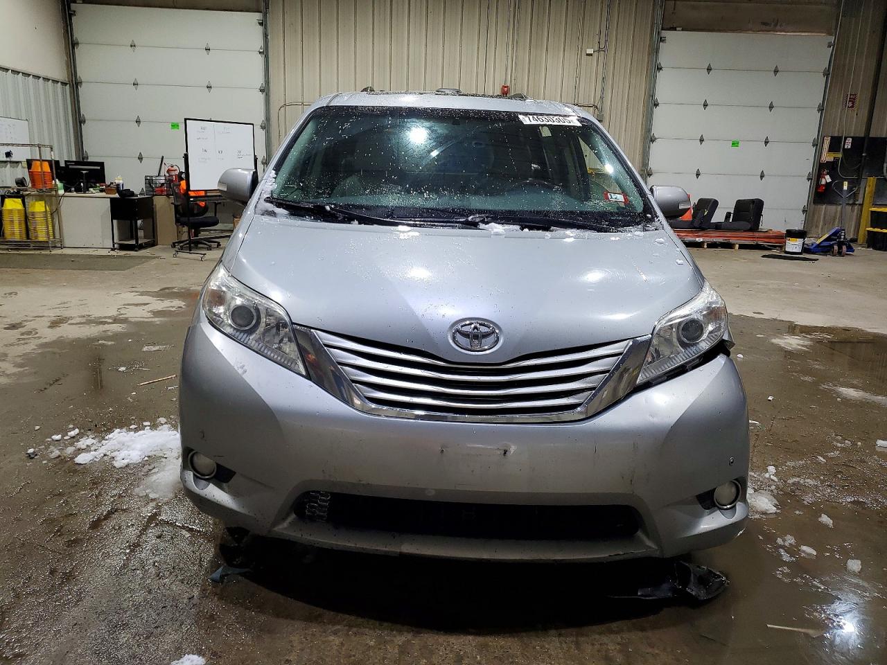 2014 TOYOTA SIENNA LIMITED 7-PASSENGER photo 9
