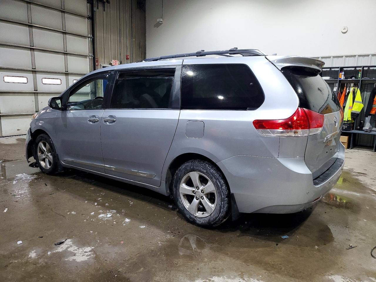2014 TOYOTA SIENNA LIMITED 7-PASSENGER photo 3