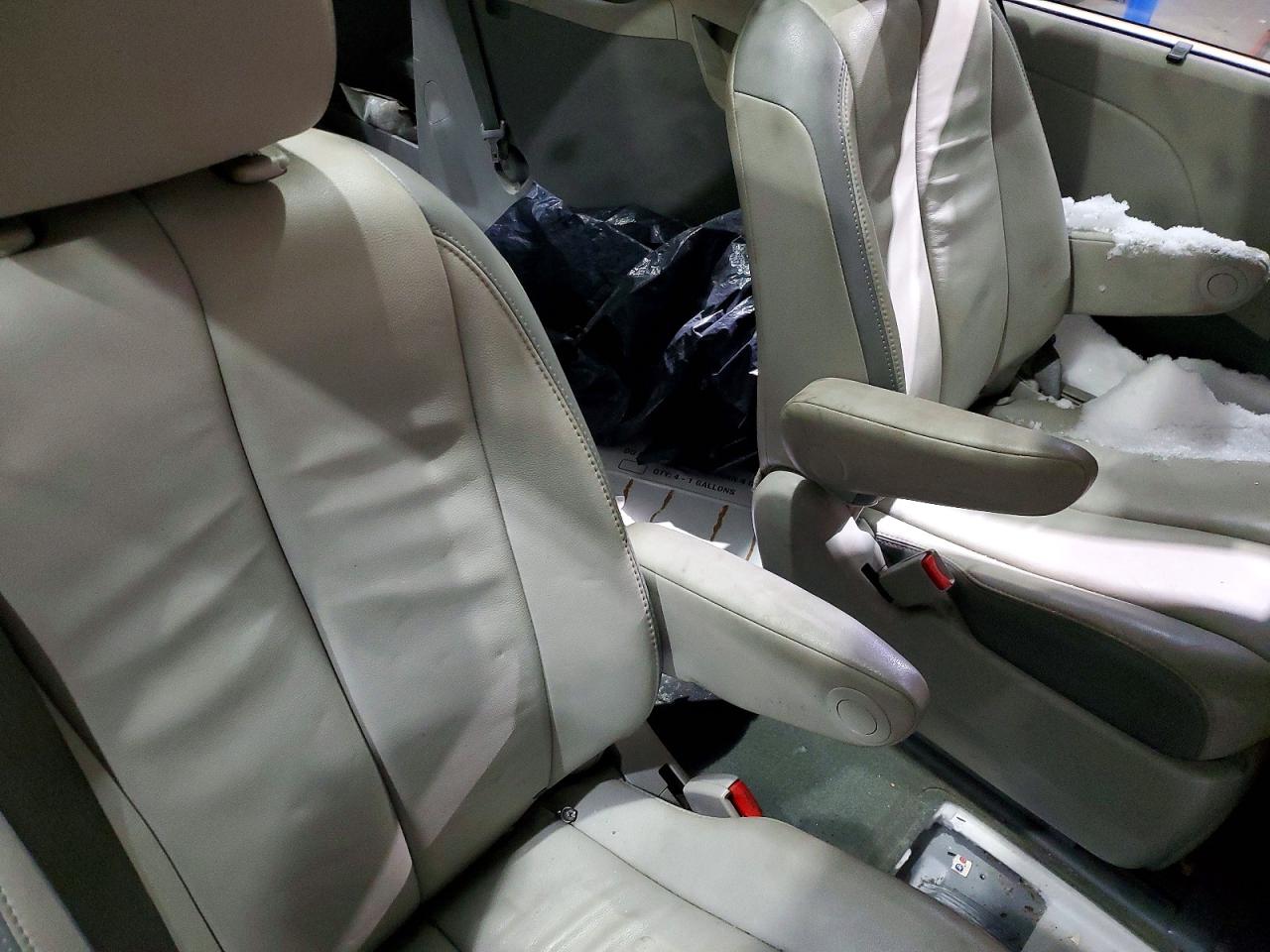 2014 TOYOTA SIENNA LIMITED 7-PASSENGER photo 21