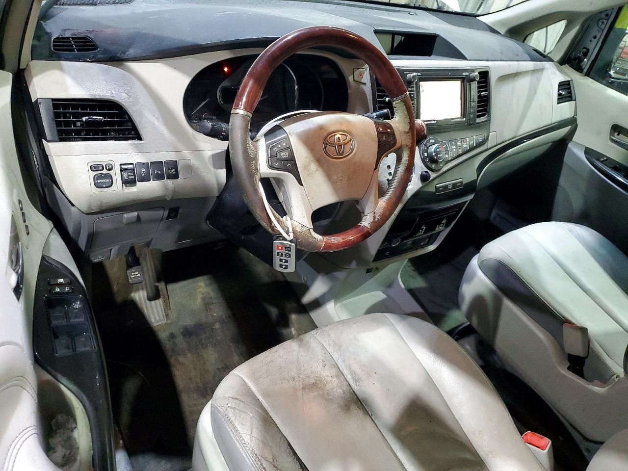 2014 TOYOTA SIENNA LIMITED 7-PASSENGER photo 15
