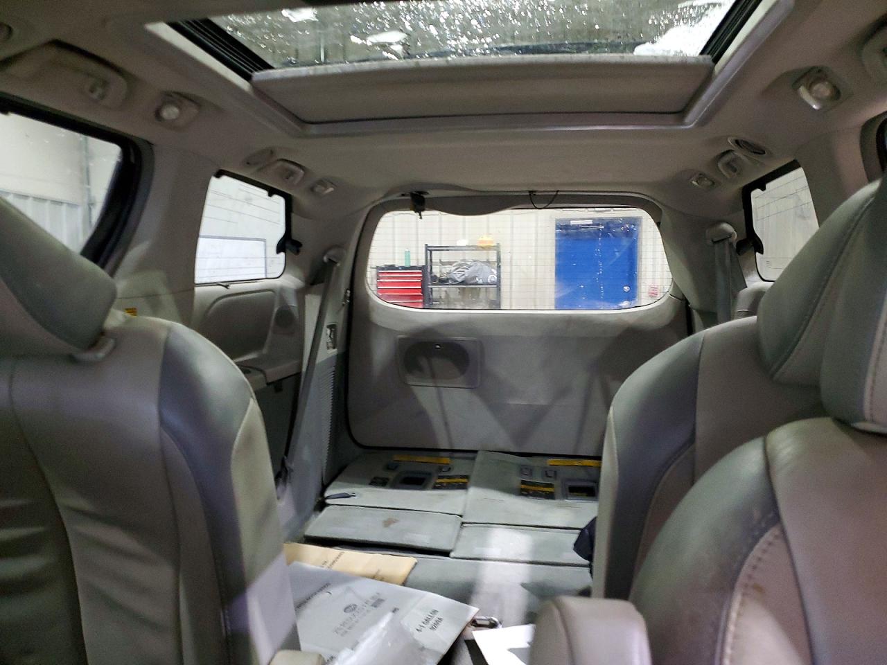 2014 TOYOTA SIENNA LIMITED 7-PASSENGER photo 19