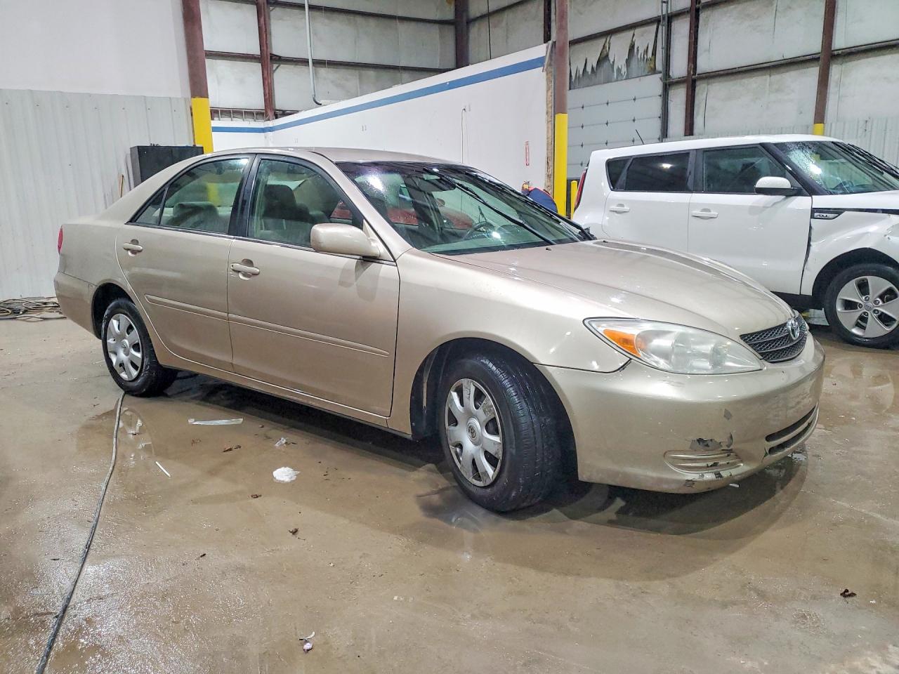 2004 TOYOTA CAMRY LE photo 4