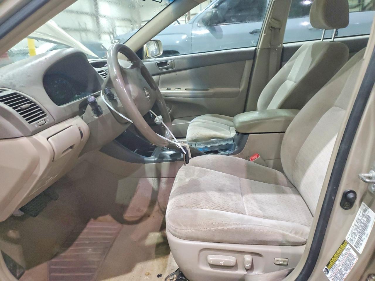 2004 TOYOTA CAMRY LE photo 7