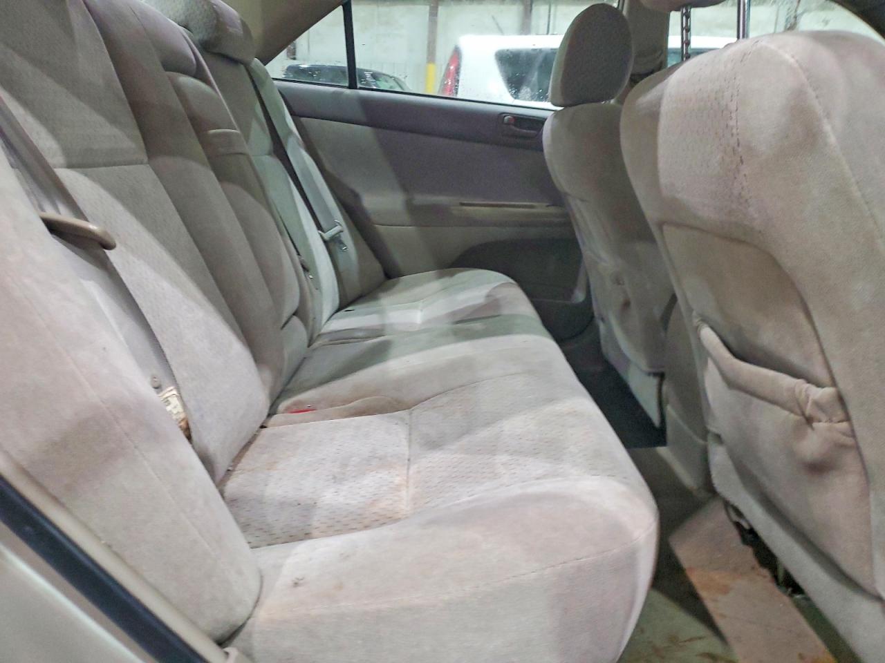 2004 TOYOTA CAMRY LE photo 10