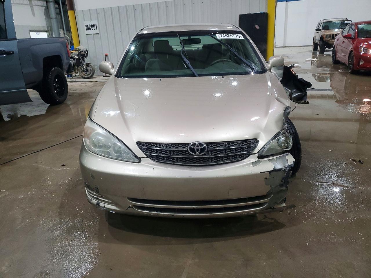 2004 TOYOTA CAMRY LE photo 5