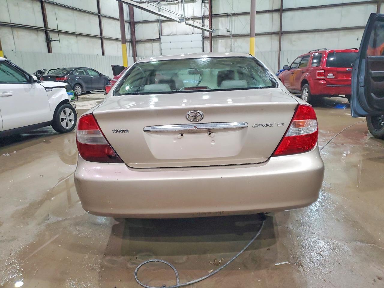 2004 TOYOTA CAMRY LE photo 6