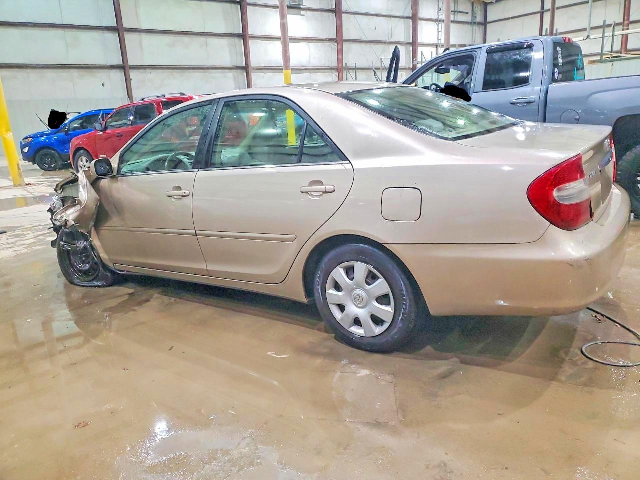 2004 TOYOTA CAMRY LE photo 2