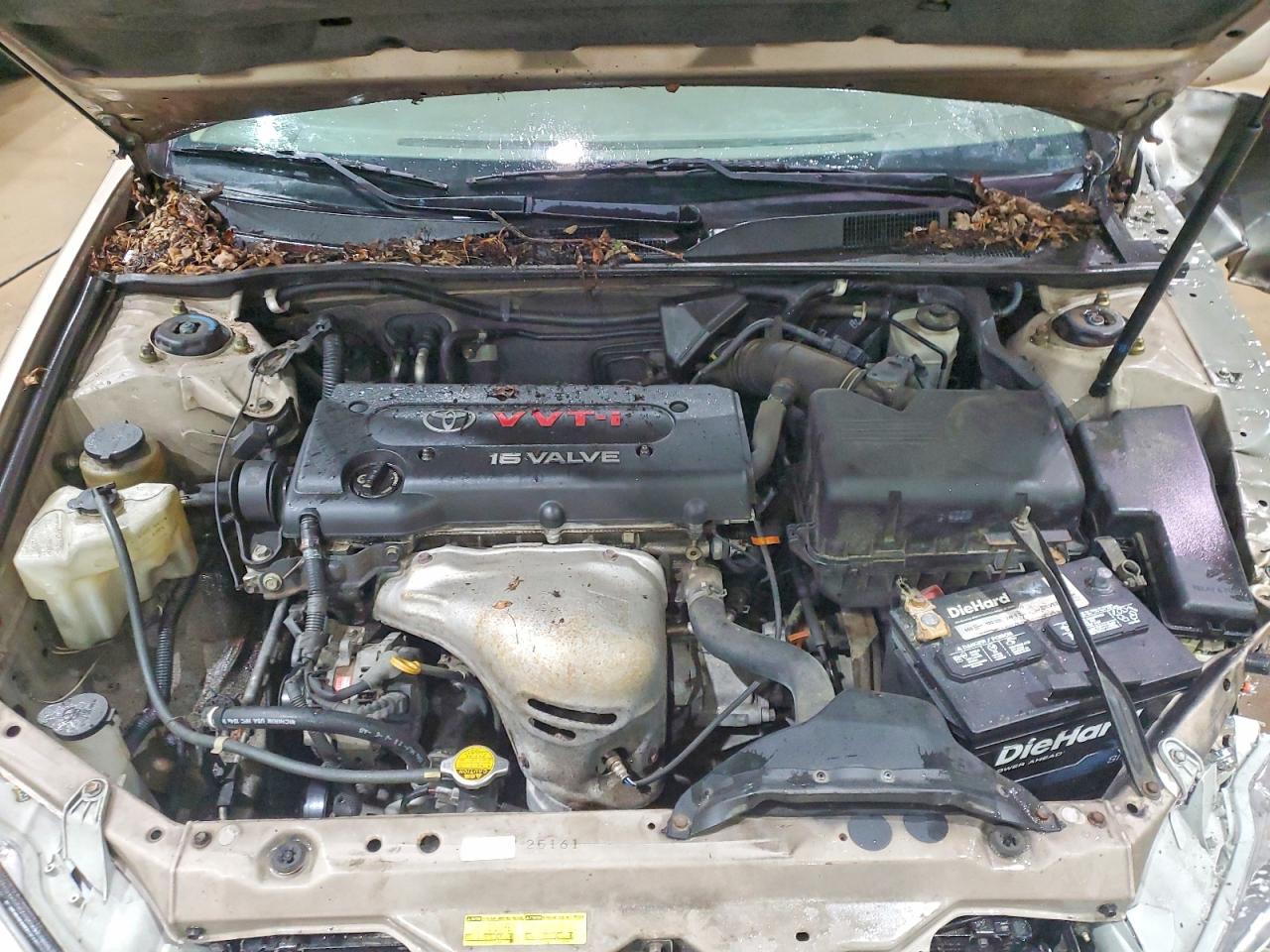 2004 TOYOTA CAMRY LE photo 11