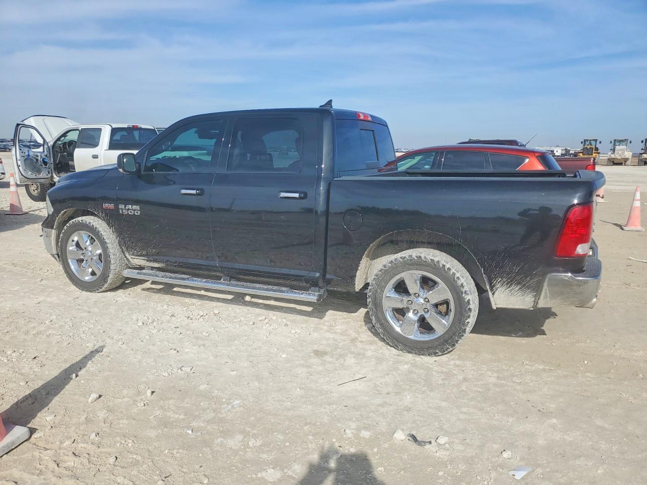 2017 RAM 1500 SLT photo 3