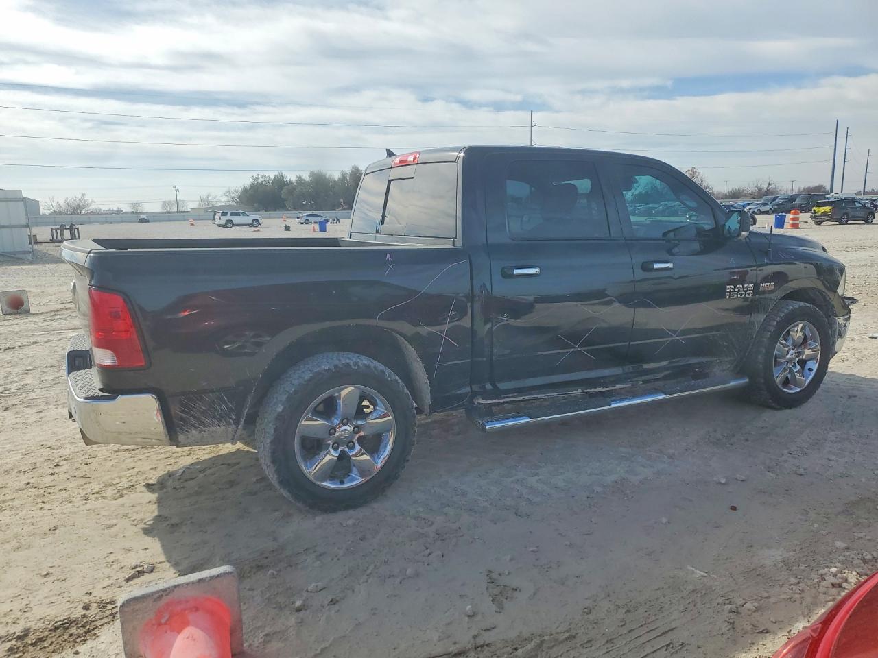 2017 RAM 1500 SLT photo 5