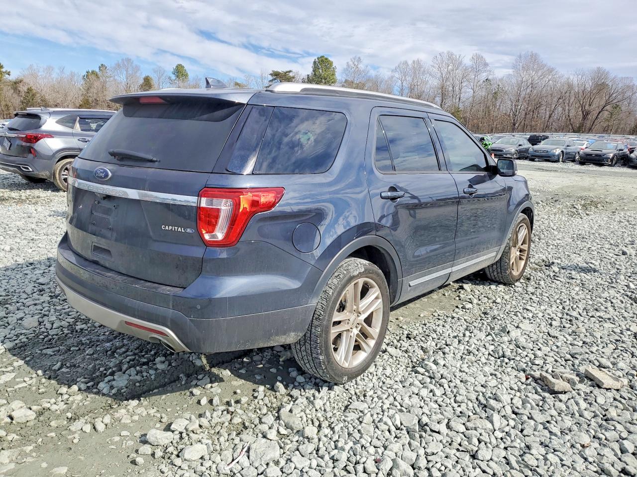 2017 FORD EXPLORER XLT photo 5