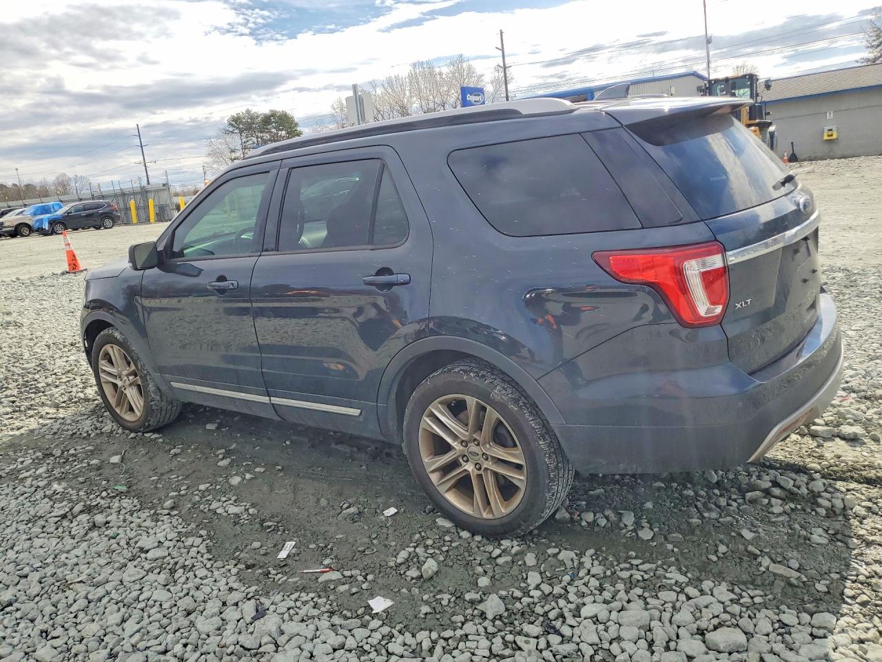 2017 FORD EXPLORER XLT photo 3