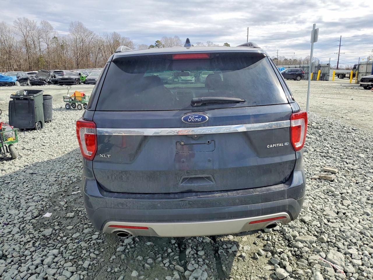 2017 FORD EXPLORER XLT photo 11